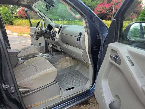 Used 2013 Nissan Frontier SV w/ SV Value Truck Pkg AWD/4WD image 14