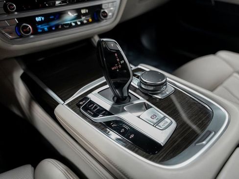 Used 2020 BMW 740i w/ Premium Package image 49