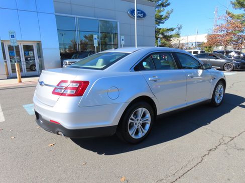 Used 2016 Ford Taurus SE image 5