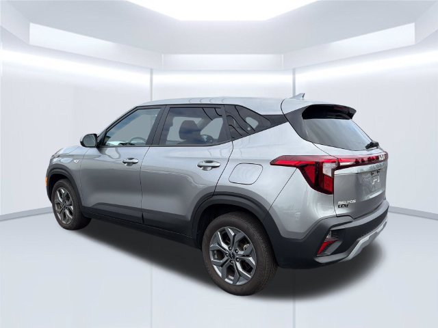 Used 2024 Kia Seltos LX AWD/4WD image 3
