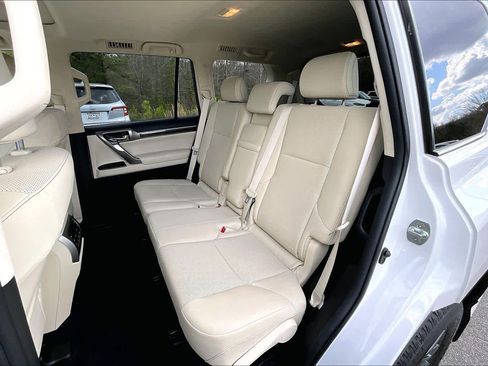 Used 2023 Lexus GX 460 Premium w/ Premium Package image 21