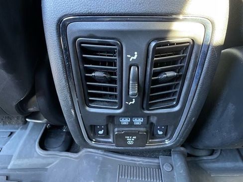 Used 2021 Jeep Grand Cherokee Limited w/ Luxury Group II image 31