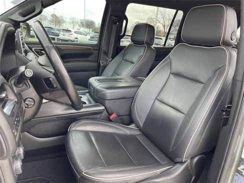 Used 2023 Chevrolet Suburban Premier image 25