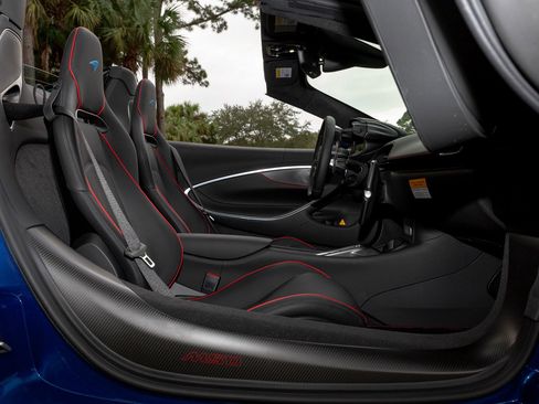 New 2025 McLaren Artura Spider image 43