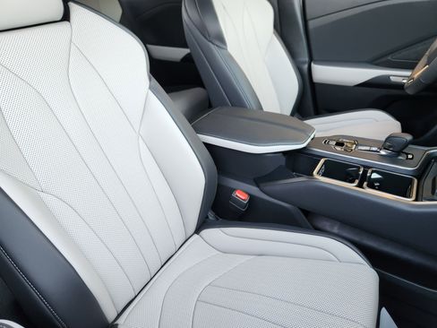 New 2026 Lexus TX 500h AWD image 10