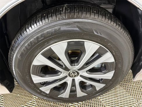 Used 2022 Toyota Prius Prime LE image 12