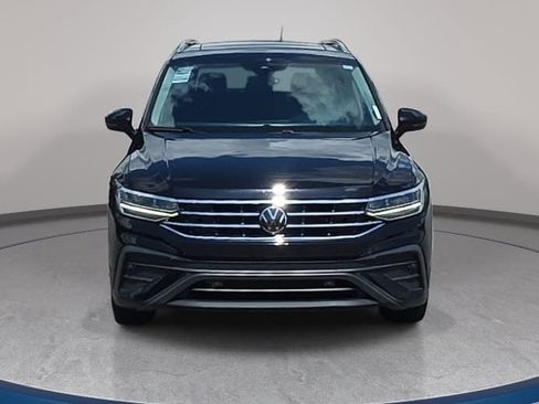 Used 2024 Volkswagen Tiguan SE w/ Panoramic Sunroof Package AWD/4WD image 2