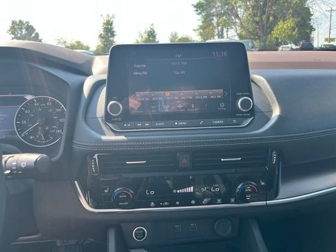 Used 2023 Nissan Rogue SV w/ SV Premium Package AWD/4WD image 17