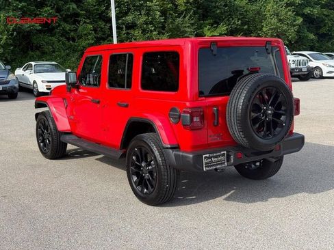 Used 2025 Jeep Wrangler Unlimited Sahara AWD/4WD image 3