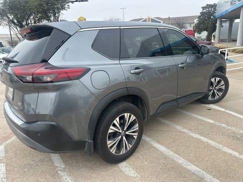 Used 2021 Nissan Rogue SV image 4