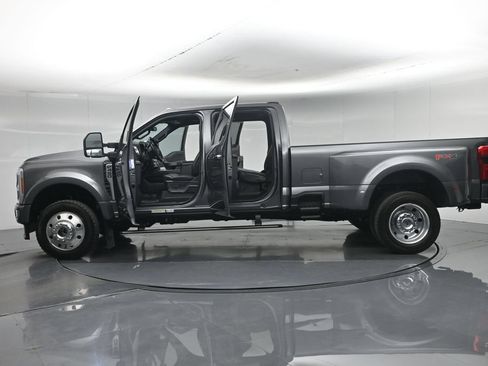 Certified 2023 Ford F450 Platinum w/ FX4 Off-Road Package AWD/4WD image 43