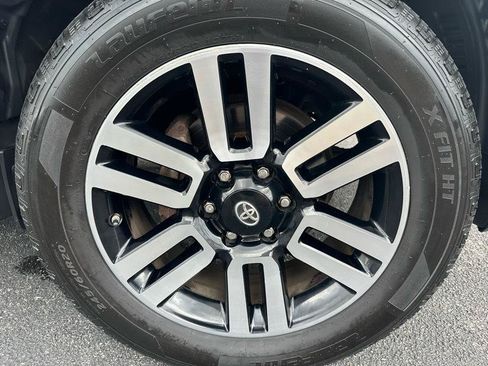 Used 2019 Toyota 4Runner Limited AWD/4WD image 39