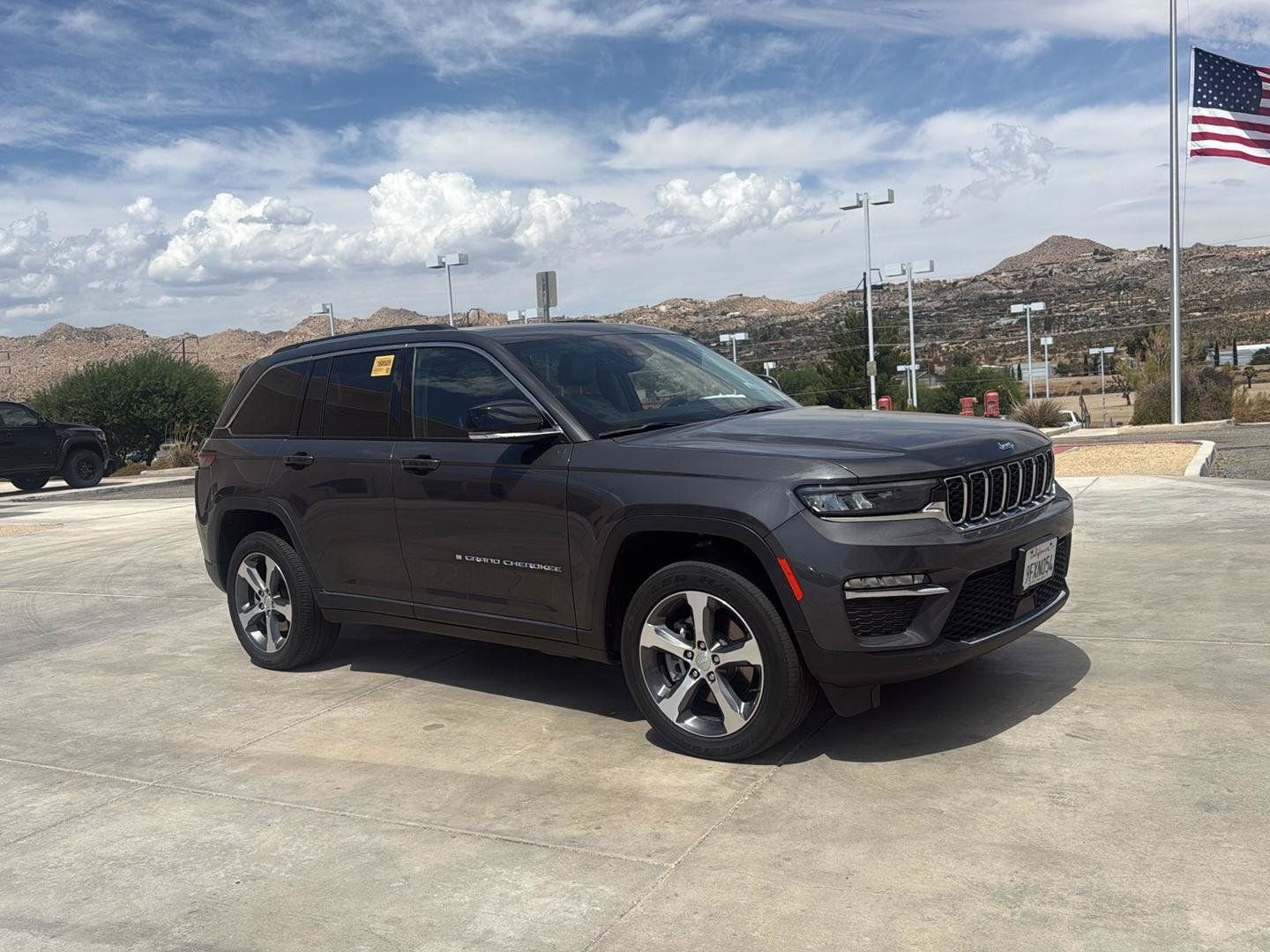 Used 2023 Jeep Grand Cherokee 4WD 4xe image 2