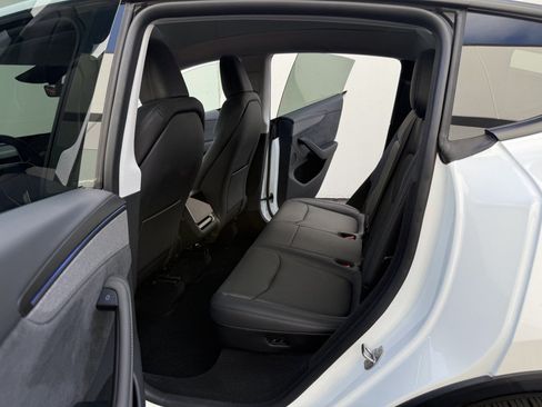 Used 2026 Tesla Model Y Long Range RWD image 15