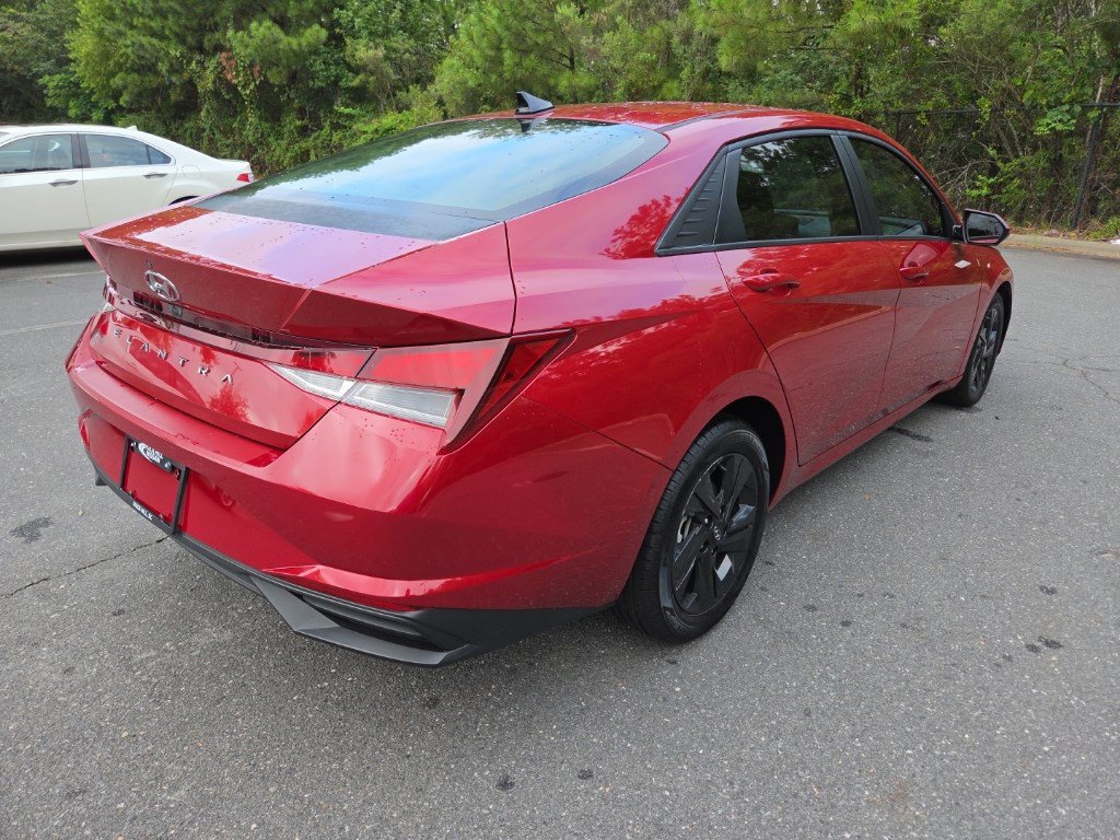 Used 2021 Hyundai Elantra SEL FWD image 7