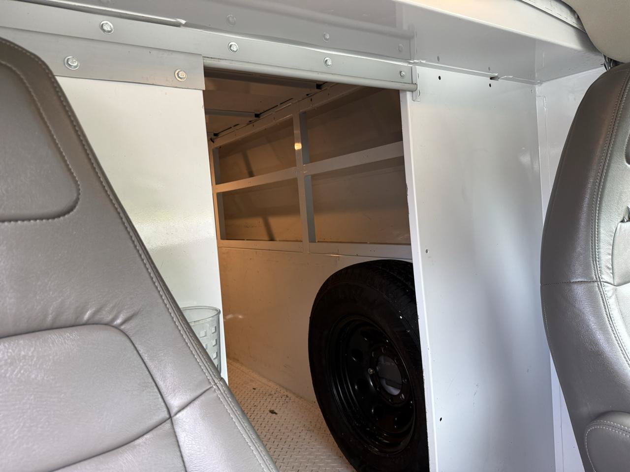 Used 2017 Chevrolet Express 3500 RWD image 28