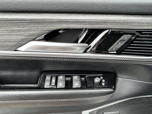 Used 2024 Jeep Wagoneer Series II w/ Flexible Seating Group RWD image 13