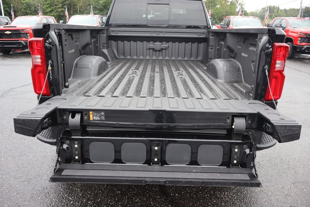 Used 2025 Chevrolet Silverado 3500 High Country w/ High Country Premium Package AWD/4WD image 34