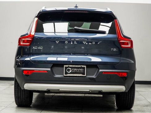 Used 2021 Volvo XC40 T5 Inscription w/ Climate Package image 11