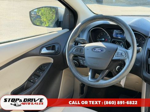 Used 2015 Ford Focus SE FWD image 13