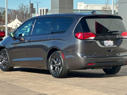 Used 2019 Chrysler Pacifica Touring Plus w/ Advanced Safetytec Group image 6