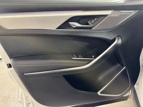Used 2025 Jaguar F-PACE R-Dynamic S image 11