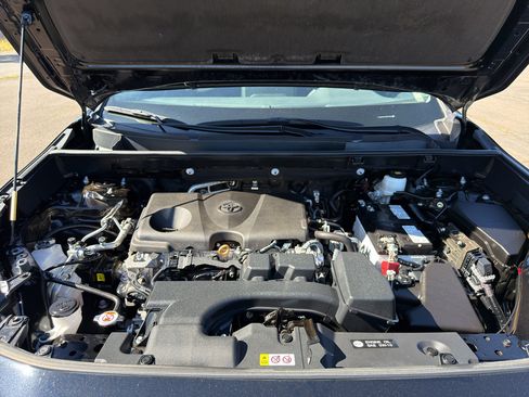 Used 2025 Toyota RAV4 XLE FWD image 12