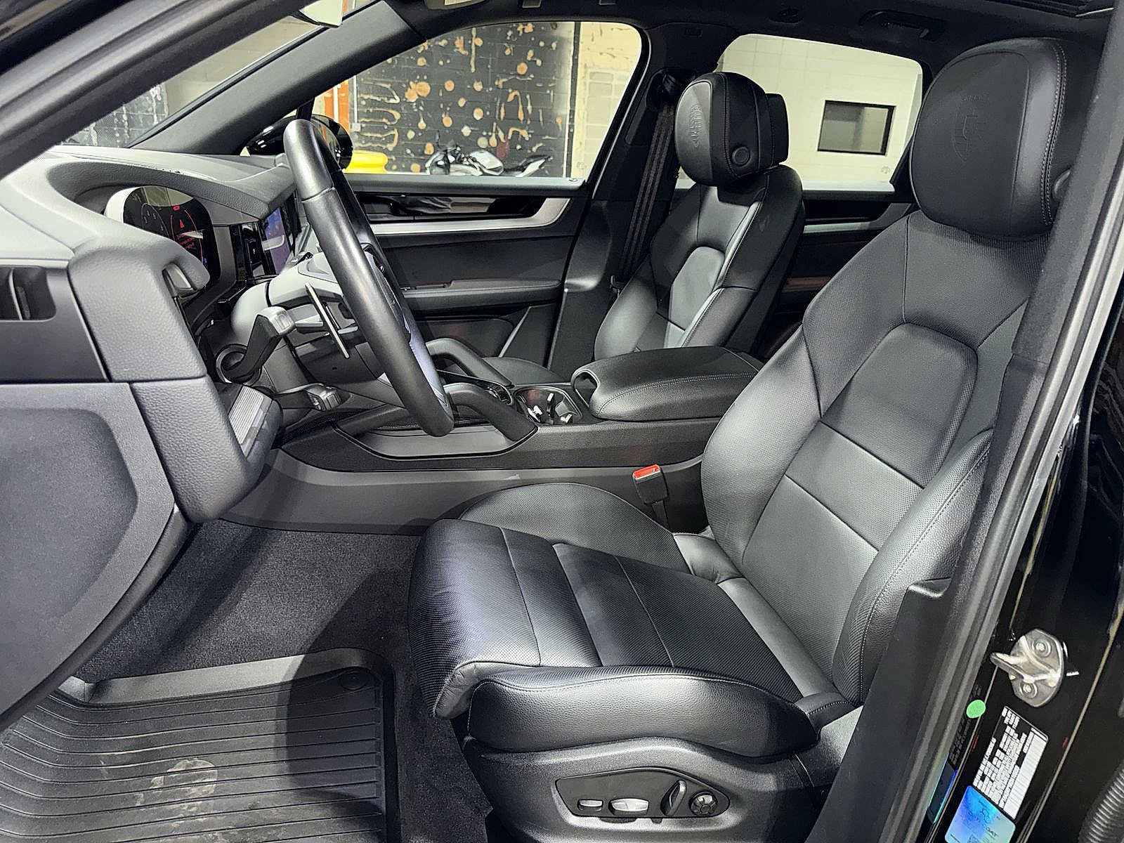 Used 2024 Porsche Cayenne AWD/4WD image 15