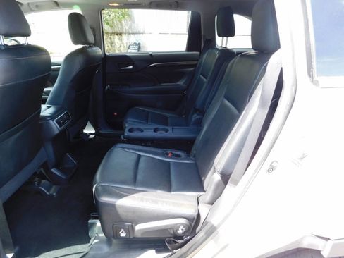 Used 2014 Toyota Highlander Limited image 8