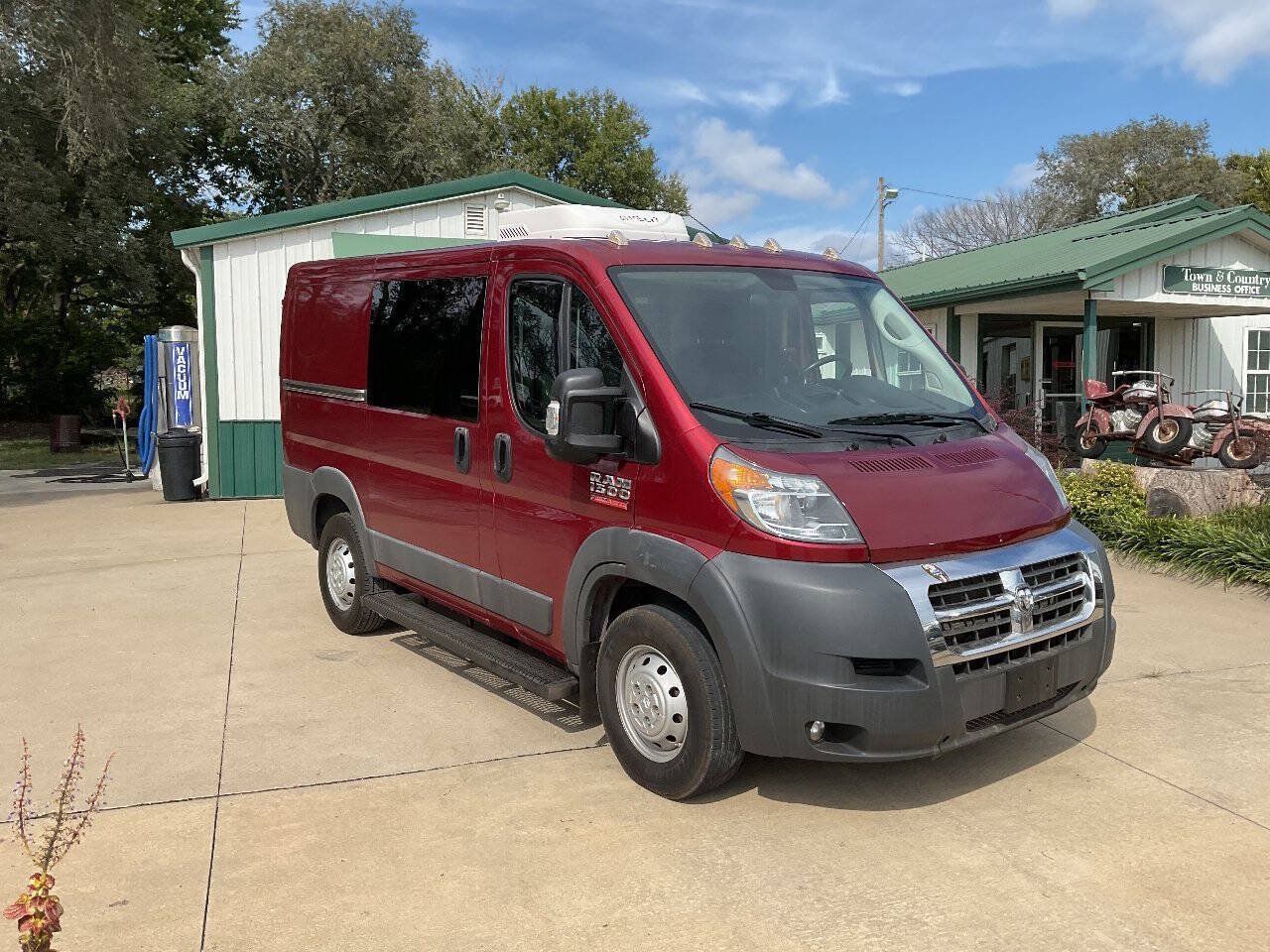 Used 2017 RAM ProMaster 1500 w/ Premium Appearance Group FWD image 3