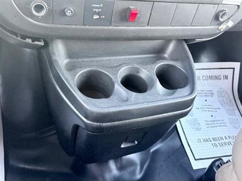 Used 2011 Chevrolet Express 2500 RWD image 16