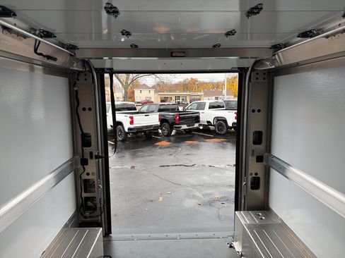 New 2025 Chevrolet Brightdrop 400 image 37