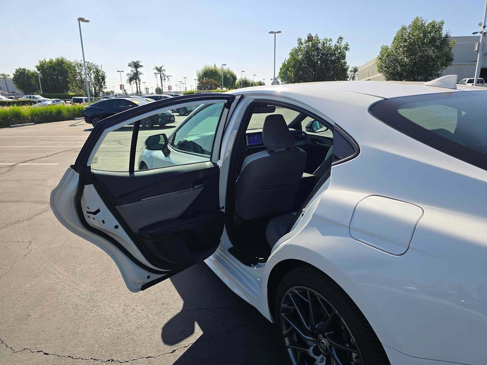 Used 2026 Toyota Camry SE w/ Convenience Package FWD image 15