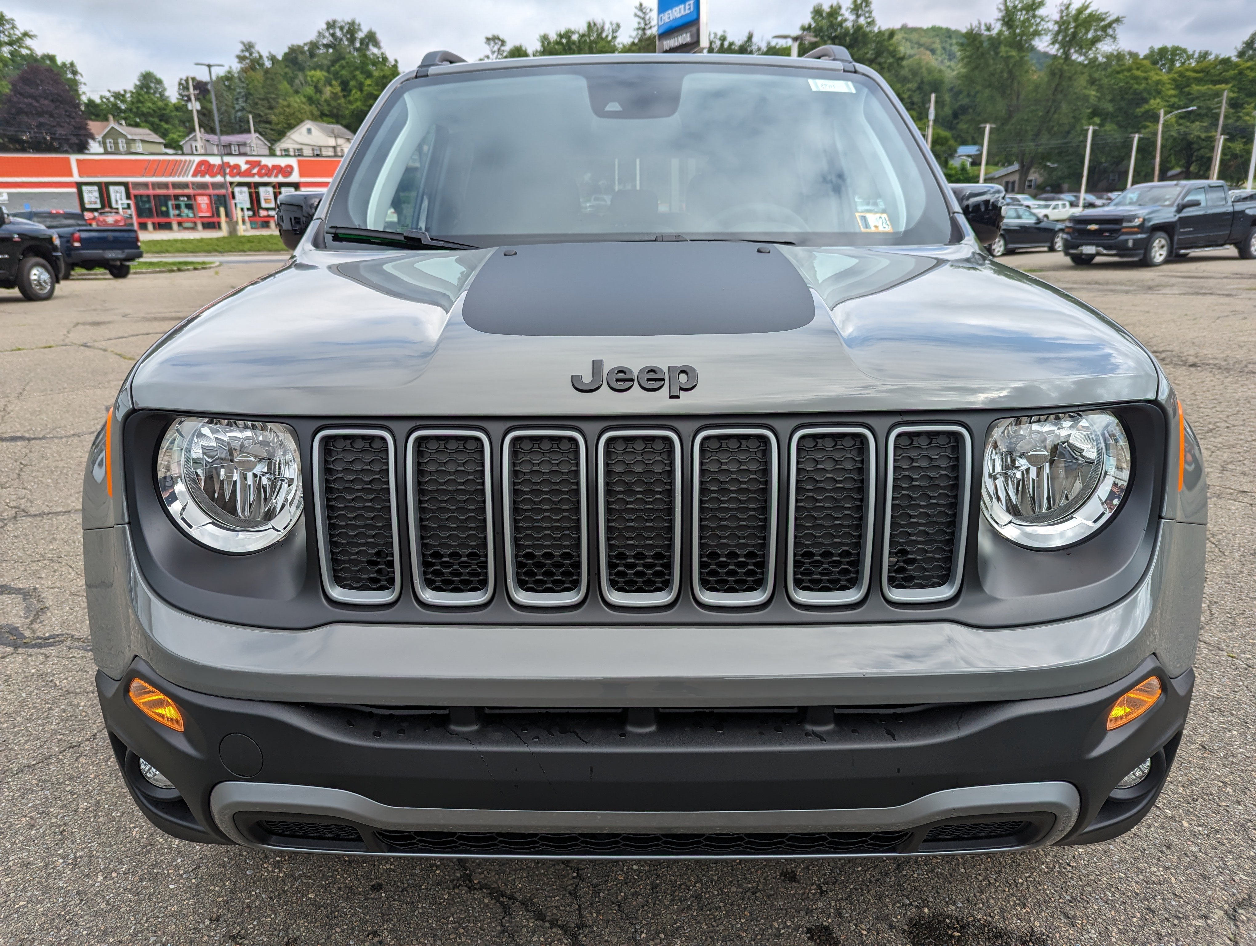 Used 2023 Jeep Renegade Latitude AWD/4WD image 2