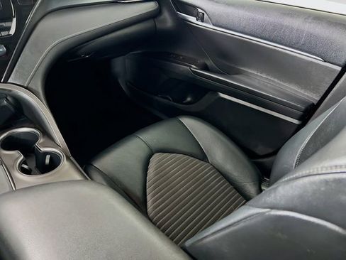 Used 2021 Toyota Camry SE FWD image 23