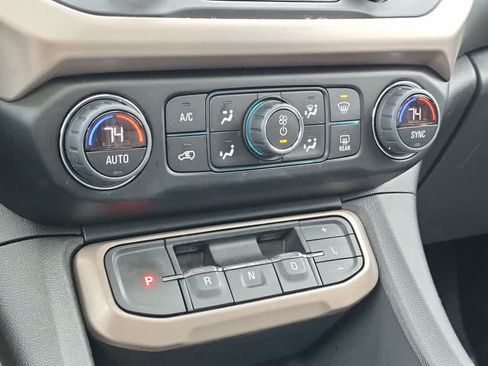 Used 2023 GMC Acadia Denali w/ Denali Ultimate Package AWD/4WD image 18