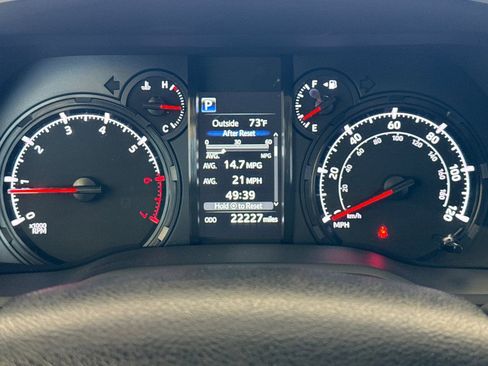 Used 2022 Toyota 4Runner SR5 Premium w/ Moonroof Package RWD image 25