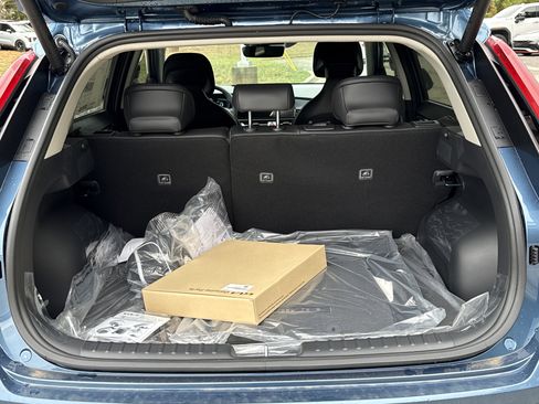 New 2025 Kia Niro SX Touring image 19