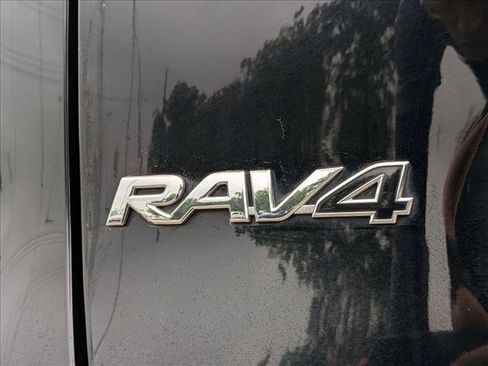 Used 2022 Toyota RAV4 XLE FWD image 23