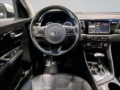 Used 2018 Kia Niro Touring FWD image 5