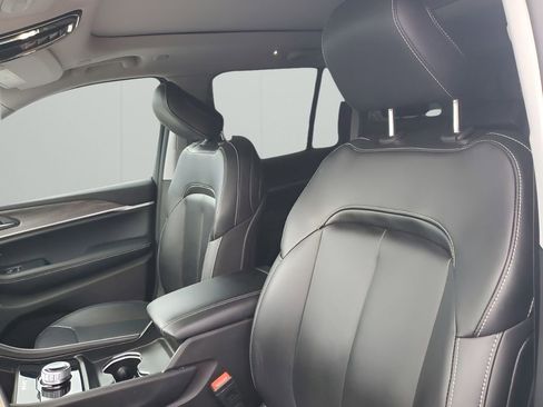 Used 2024 Jeep Grand Cherokee Limited w/ Black Appearance Package image 30