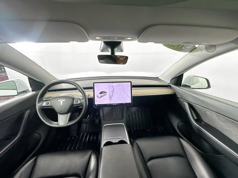 Used 2022 Tesla Model Y Long Range AWD/4WD image 3