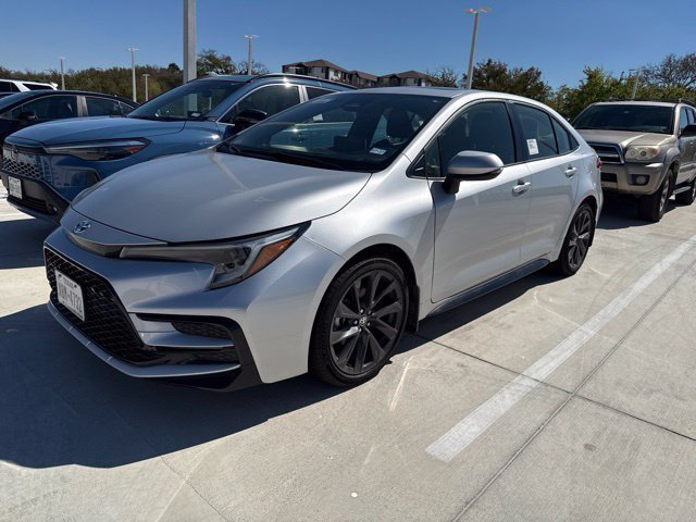 Used 2025 Toyota Corolla SE FWD image 2