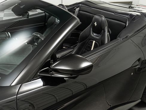 Used 2020 Ferrari Portofino image 32