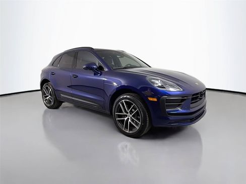 Certified 2026 Porsche Macan AWD/4WD image 9