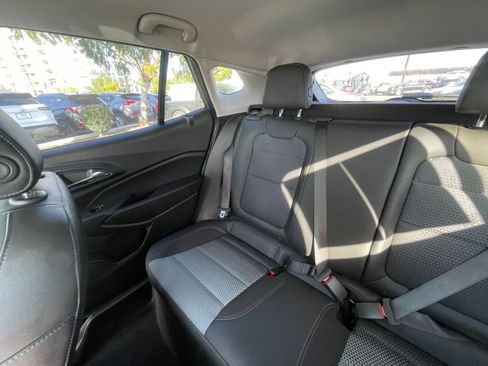 Used 2025 Chevrolet Trax LT w/ LT Convenience Package FWD image 40