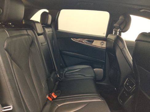 Used 2016 Lincoln MKX Reserve w/ Luxury Package FWD image 19