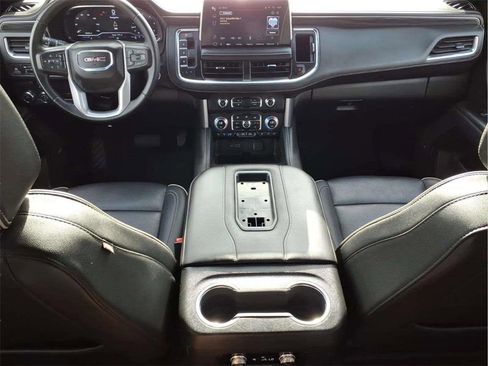 Used 2024 GMC Yukon SLT image 10