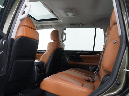 Used 2021 Lexus LX 570 4WD w/ Luxury Package image 21