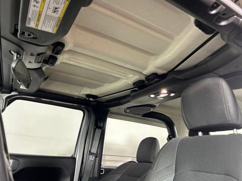 Used 2019 Jeep Wrangler Sport AWD/4WD image 24